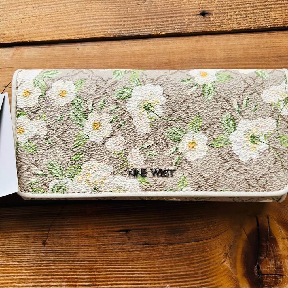 Nine West Cream and Green Floral Wallet 8x4”